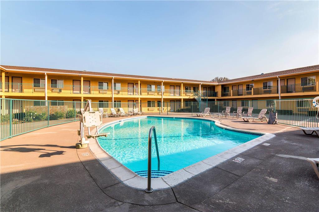 Quality Inn & Suites near Downtown Bakersfield - photo 26