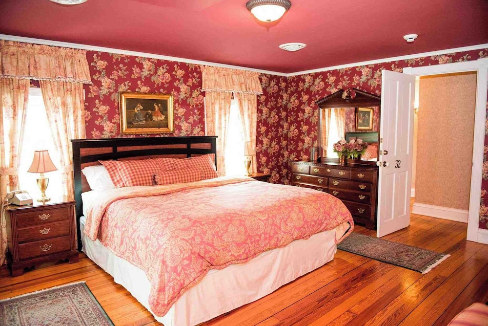 Springside Inn - photo 13