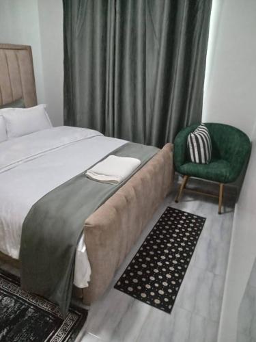 Modern furnished one bedroom unit near the airport