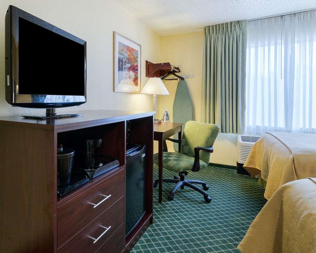Quality Inn Newark Wilmington - photo 10