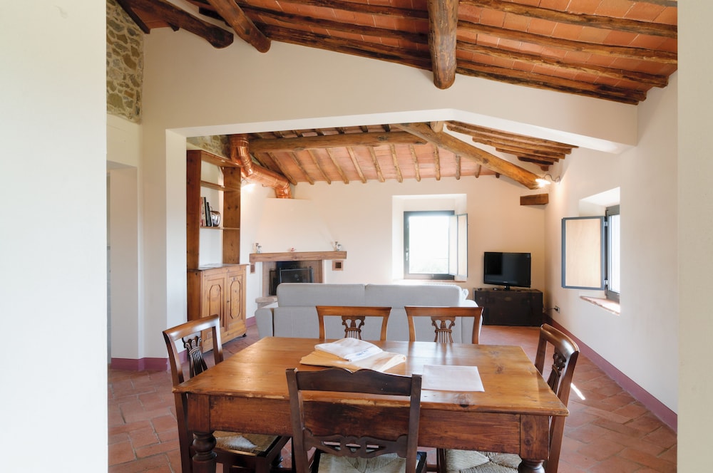La Casaccia Guelfi — 4-Star Luxury Hotel in Castelnuovo Berardenga, Italy