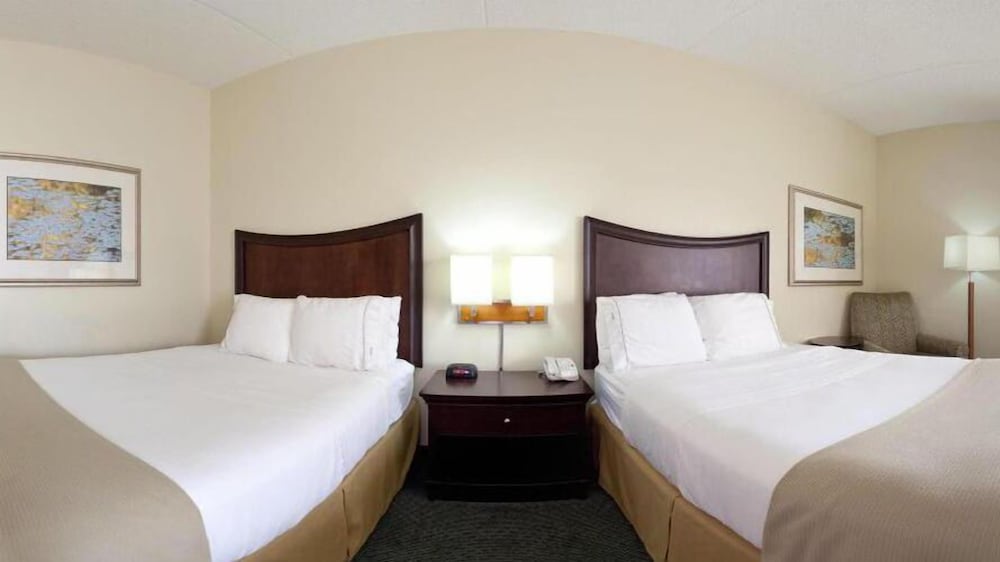 Holiday Inn Express Indianapolis Airport by IHG - photo 13