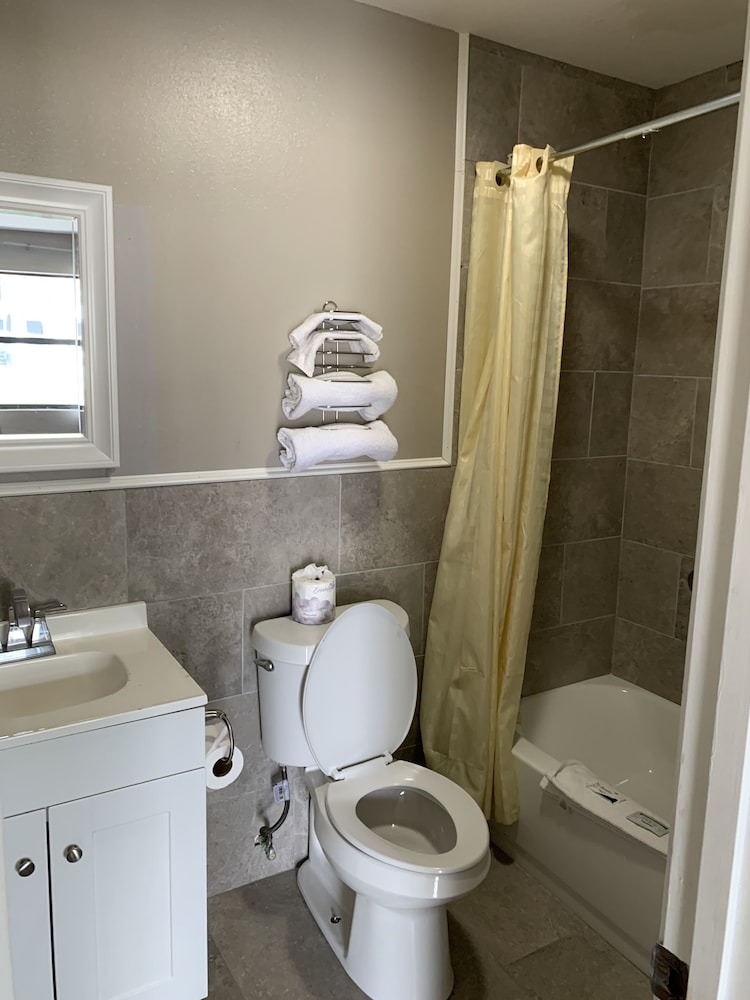 Bayfront Inn Biloxi - photo 16