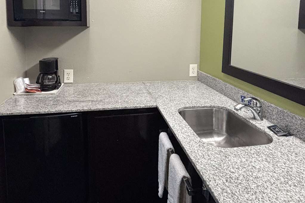 Rodeway Inn Dilley TX - photo 13