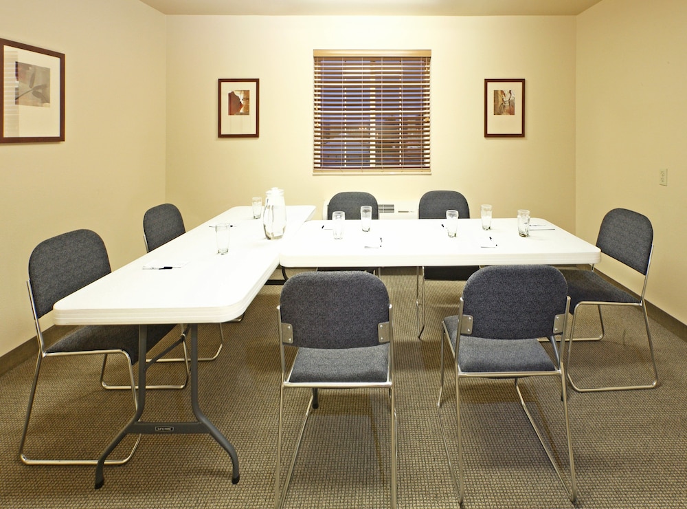 Candlewood Suites Fayetteville University of Arkansas by IHG - photo 34