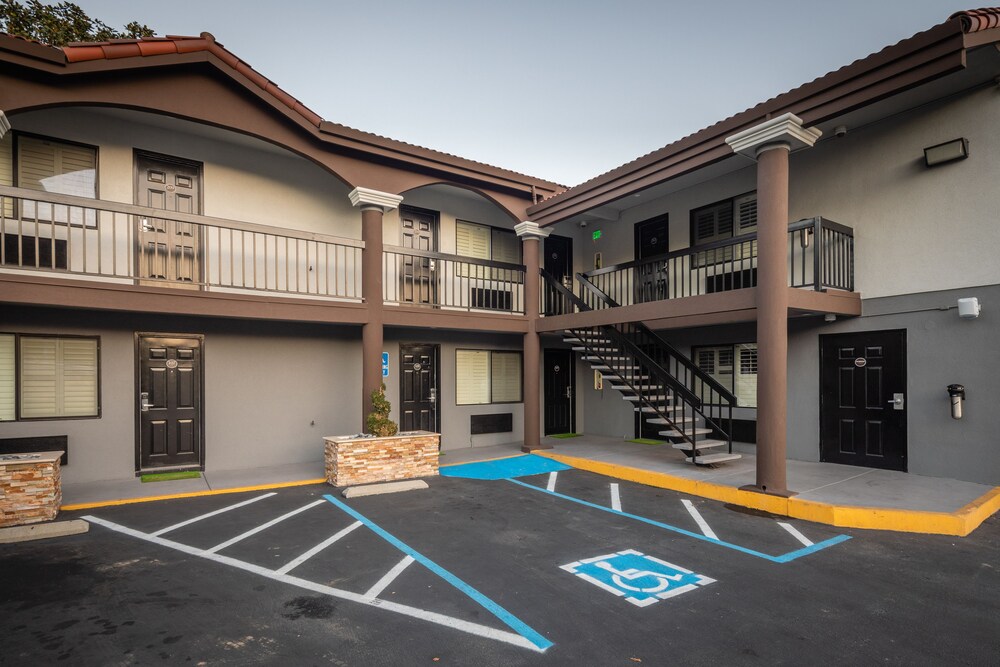 Bayhill Inn - photo 20