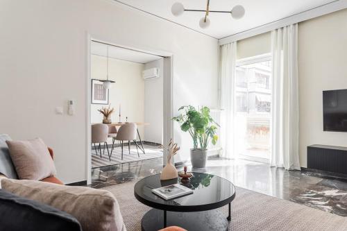 Upscale 3BR Apartment in Chalandri by UPSTREET — 4-Star Luxury Hotel in Khalandrion, Greece