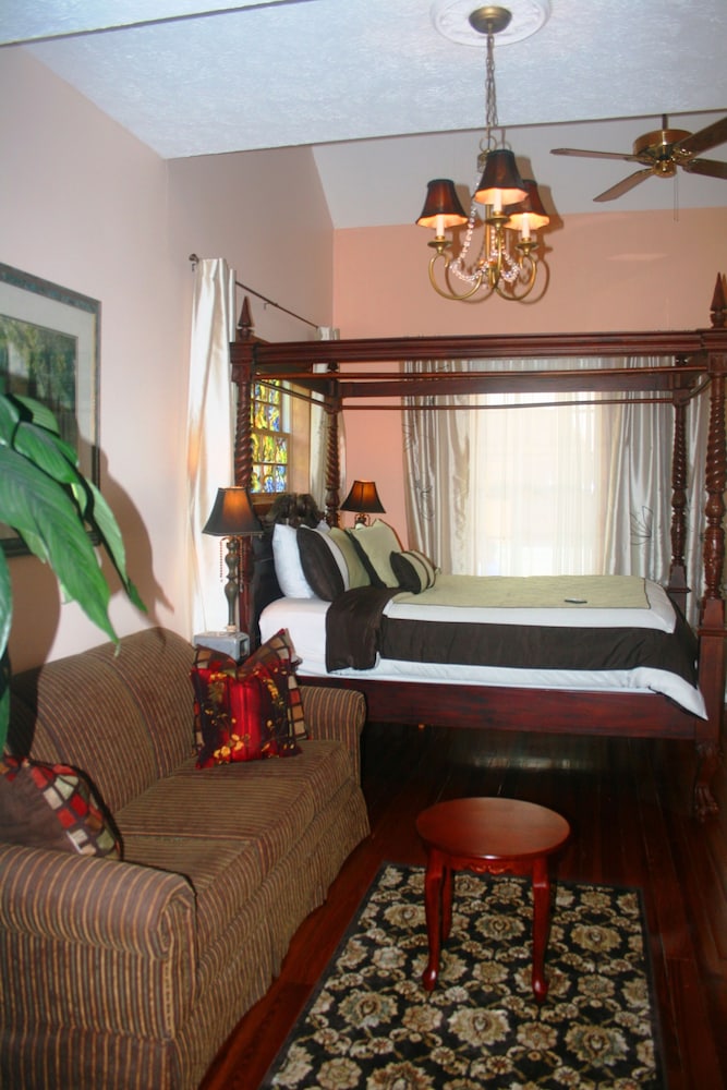 Old City House Inn and Restaurant - photo 4