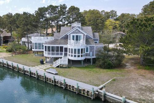 Charlotte’s Morning Sun Unobstructed Water Views in Chincoteague, United States