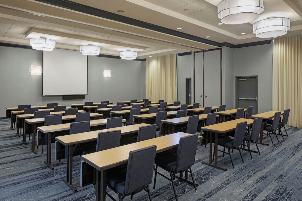 Courtyard by Marriott Long Beach Airport - photo 49