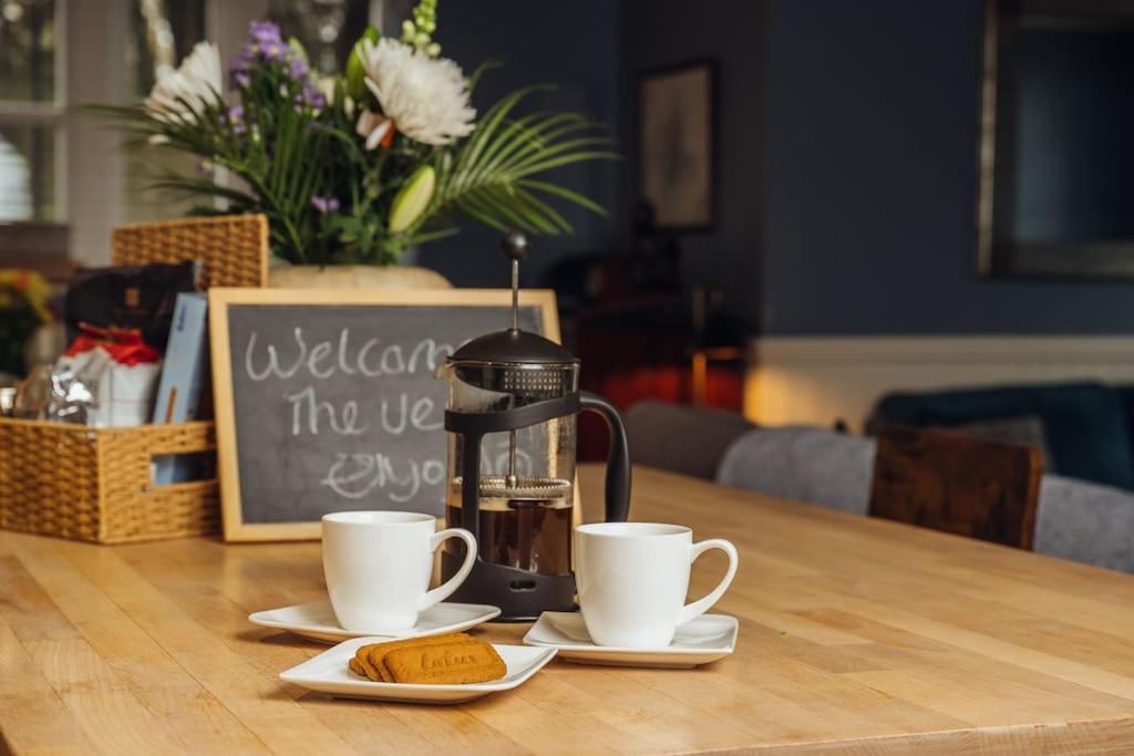 The Vestry Sleeps 12 With Hot Tub in Haworth, United Kingdom