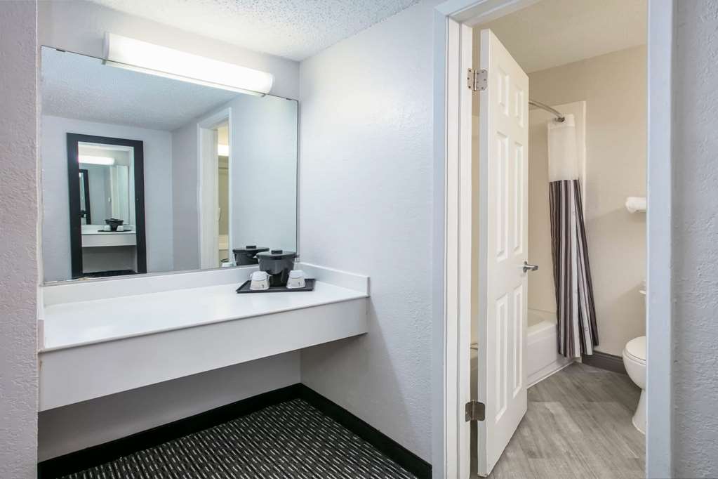 La Quinta Inn by Wyndham Dallas Uptown - photo 47