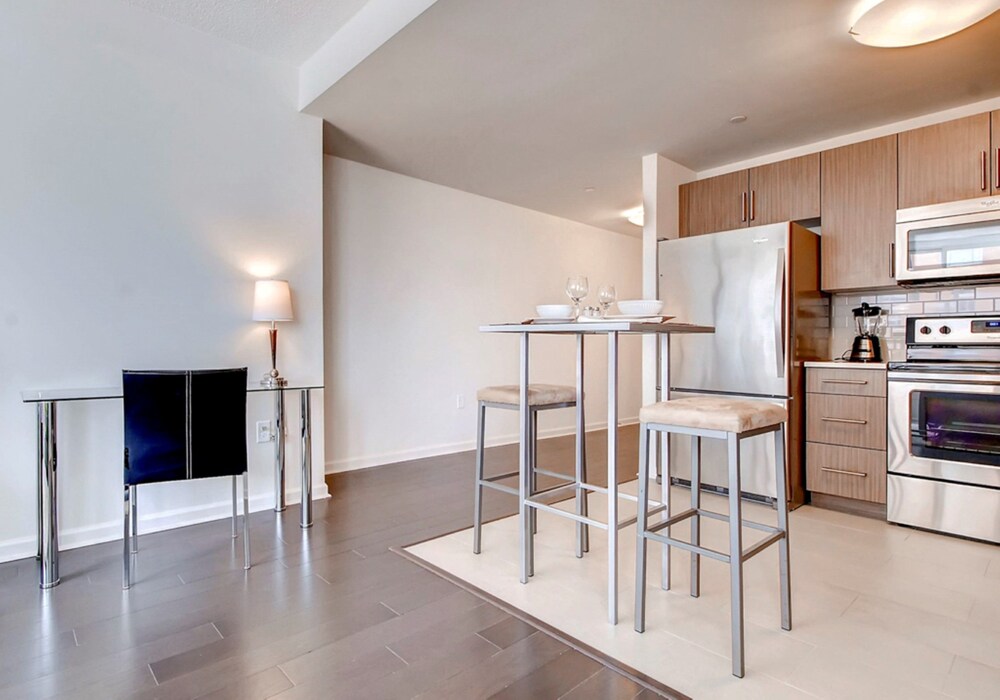 Global Luxury Suites at Newport - photo 19