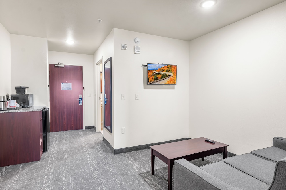 Cobblestone Hotel & Suites Denmark Green Bay - photo 38