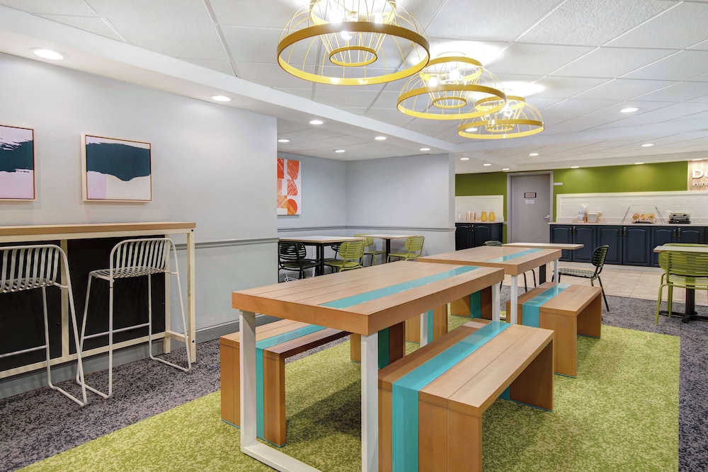 Spark by Hilton Rochester University Area - photo 40