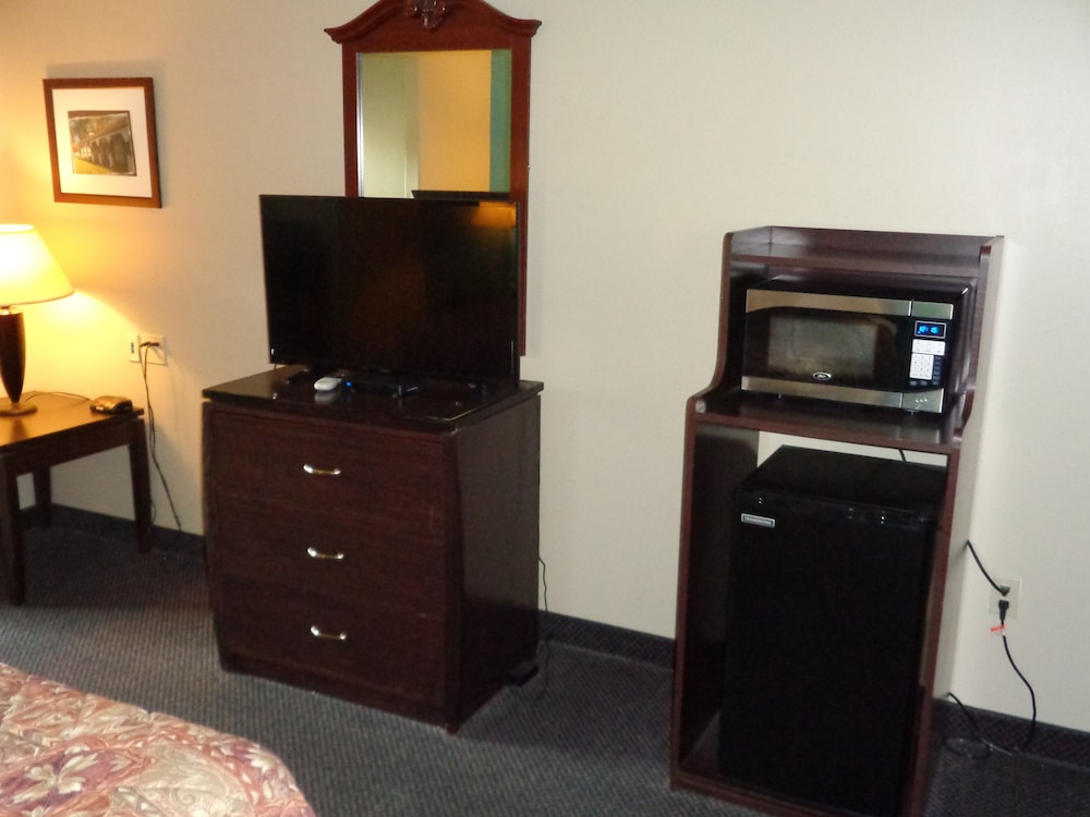 Fairgrounds Inn - photo 11