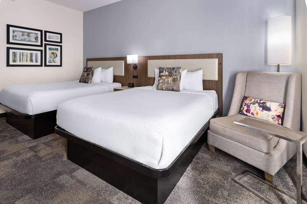 La Quinta Inn & Suites by Wyndham Atlanta South Newnan - photo 23