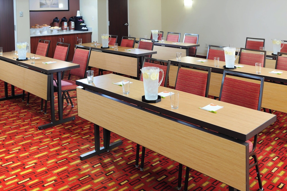 Courtyard by Marriott Houston Hobby Airport - photo 23