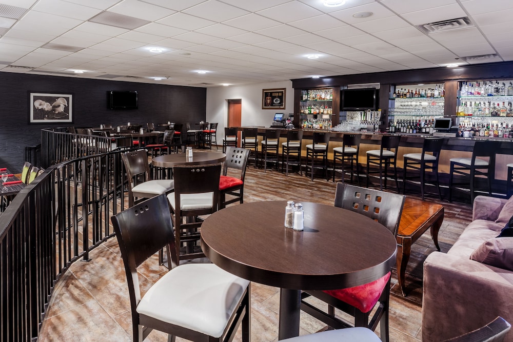 Crowne Plaza Milwaukee Airport by IHG - photo 47