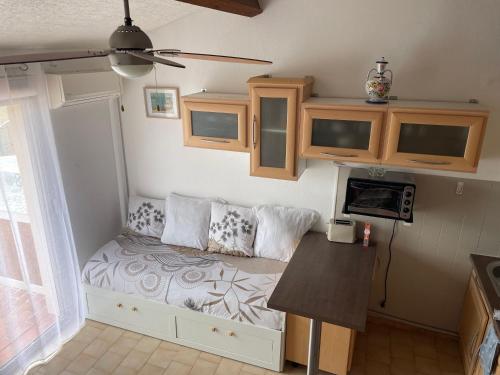 Studio d Andrea in Sausset-Les-Pins, France