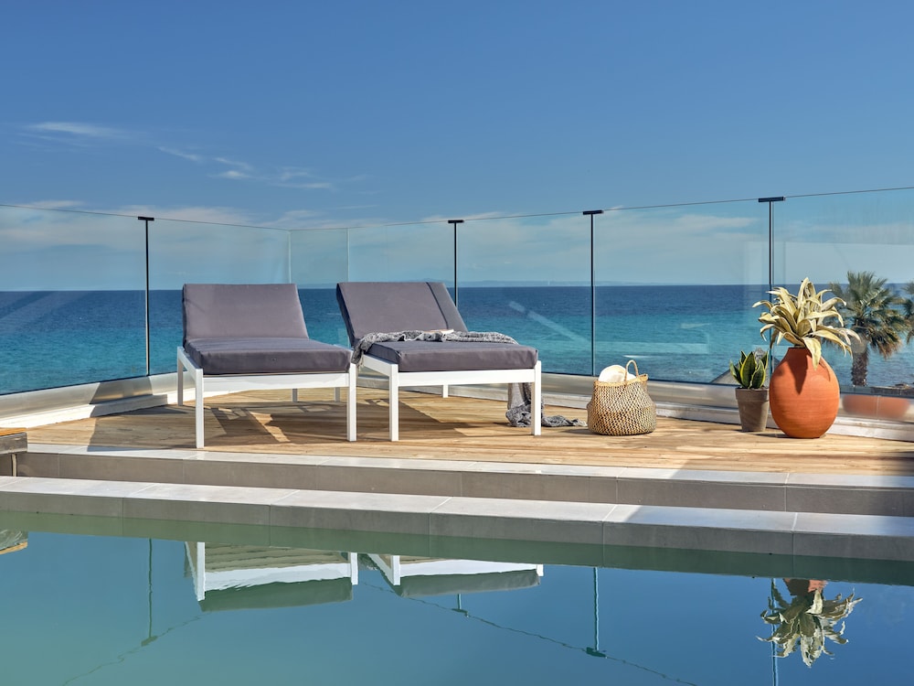 Oceanis Luxury Suites — 4-Star Luxury Hotel in Zakynthos, Greece