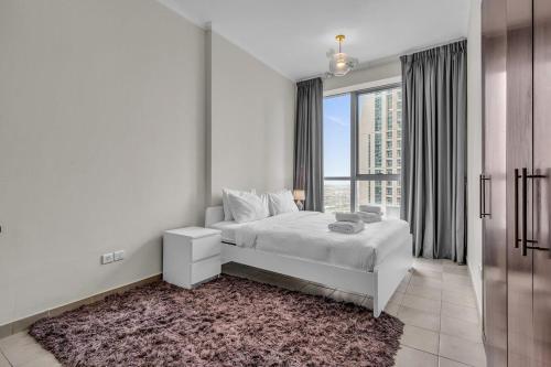 Vacationer I Glamorous 2 Bedroom I Steps From Barasti Beach I Marina Views — 4-Star Luxury Hotel in Dubai, United Arab Emirates