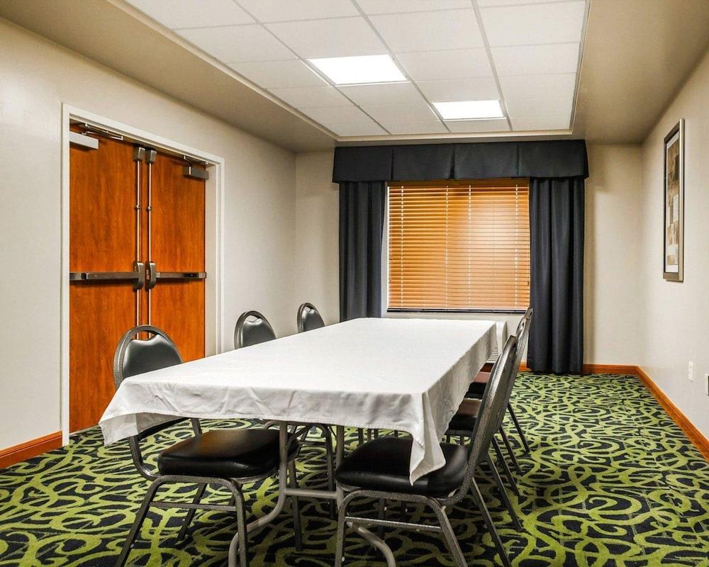 Comfort Inn Kansas City Airport - photo 17