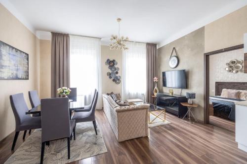 Luxurious Elizabeth St Residence with Sauna — 4-Star Luxury Hotel in Budapest, Hungary