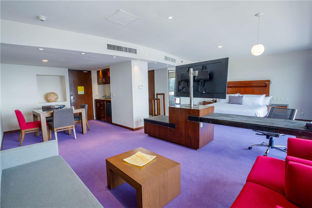 Master Suite king