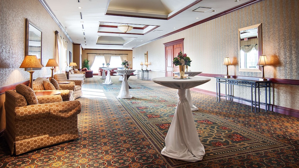 Hilton Garden Inn Milwaukee Northwest Conference Center - photo 46
