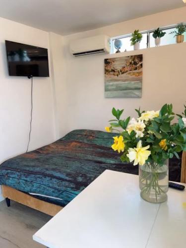 private & Quiet unit D Bed & bath in Rosemead, United States