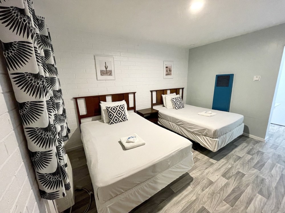 The Postcard Motel - photo 10