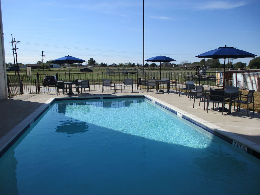 Merica Inn & Suites - photo 16