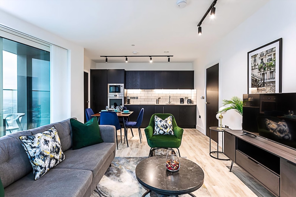 Icon Tower Flat IX - carbon neutral hotel in London