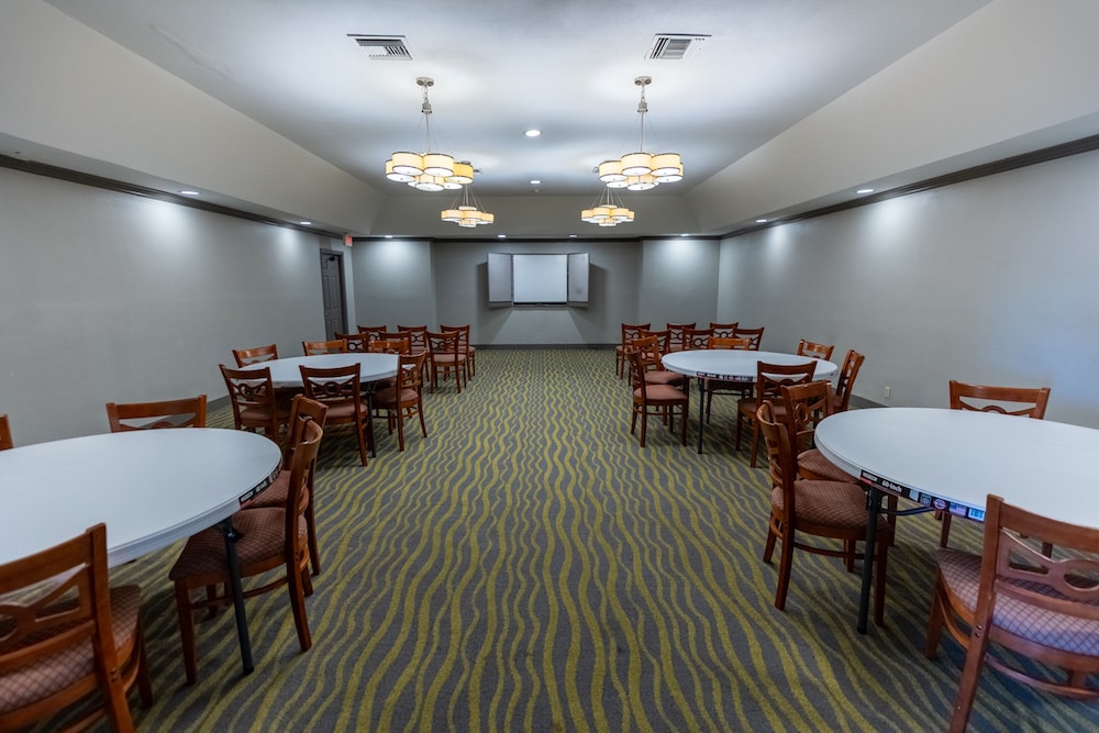 Red Roof Inn & Suites Irving DFW Airport South - photo 37