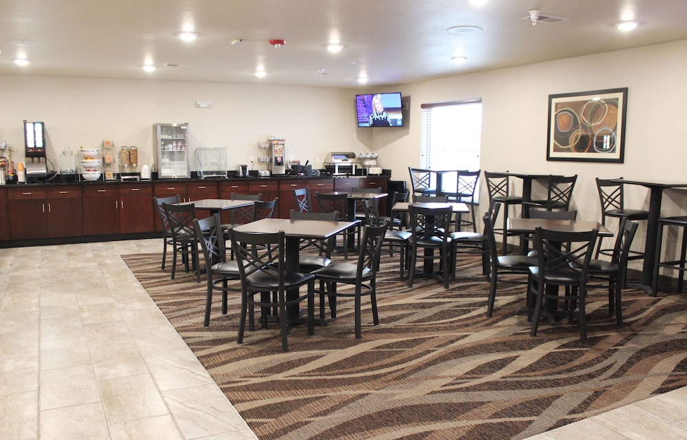 Cobblestone Inn & Suites Lamoni - photo 38