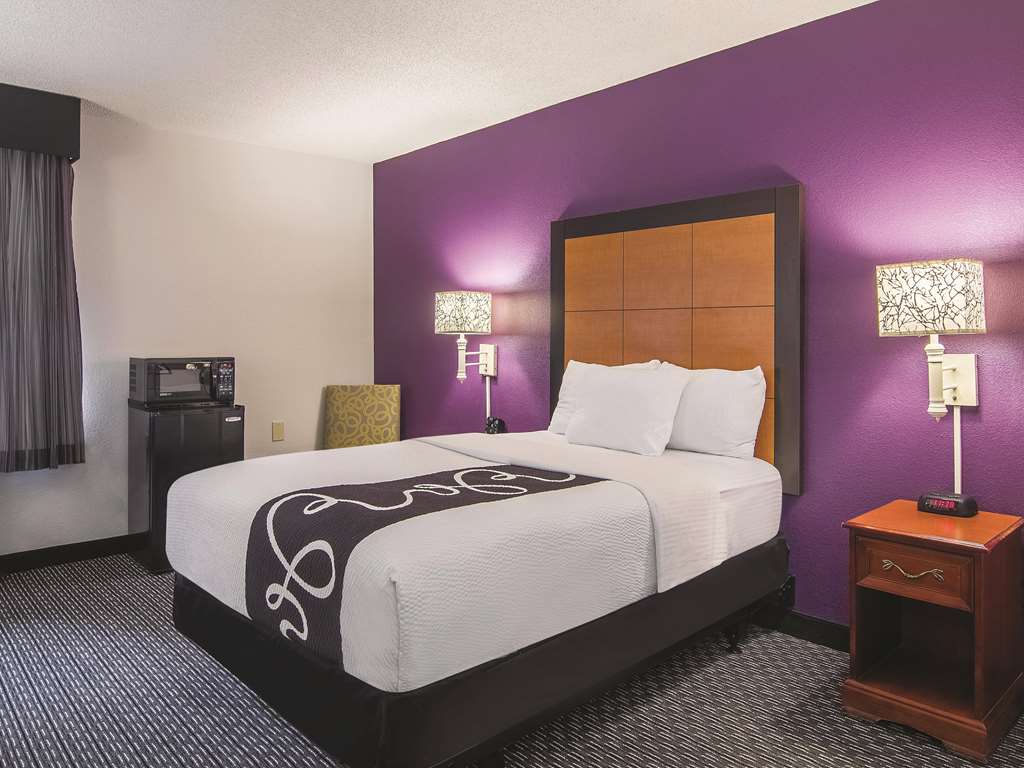 Howard Johnson by Wyndham Sacramento Downtown - photo 23