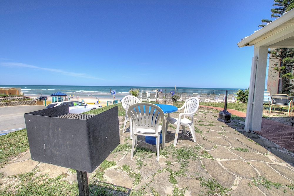 Daytona Shores Inn & Suites - photo 38