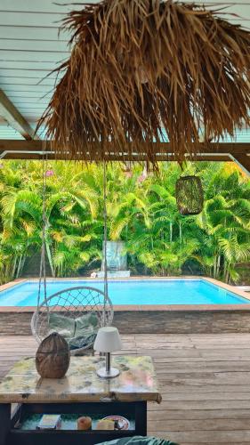 KAY LA DOUCE villa 4 chambres piscine à 200m de la plage — 4-Star Luxury Hotel in Les Trois-Ilets, Martinique