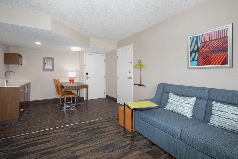Hampton Inn & Suites Kansas City Merriam - photo 28