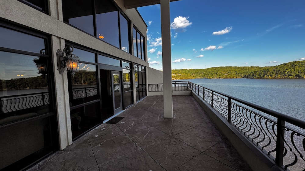 D'Monaco Luxury Resort - photo 38