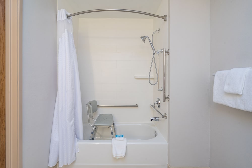 Holiday Inn Express Howe by IHG - photo 18