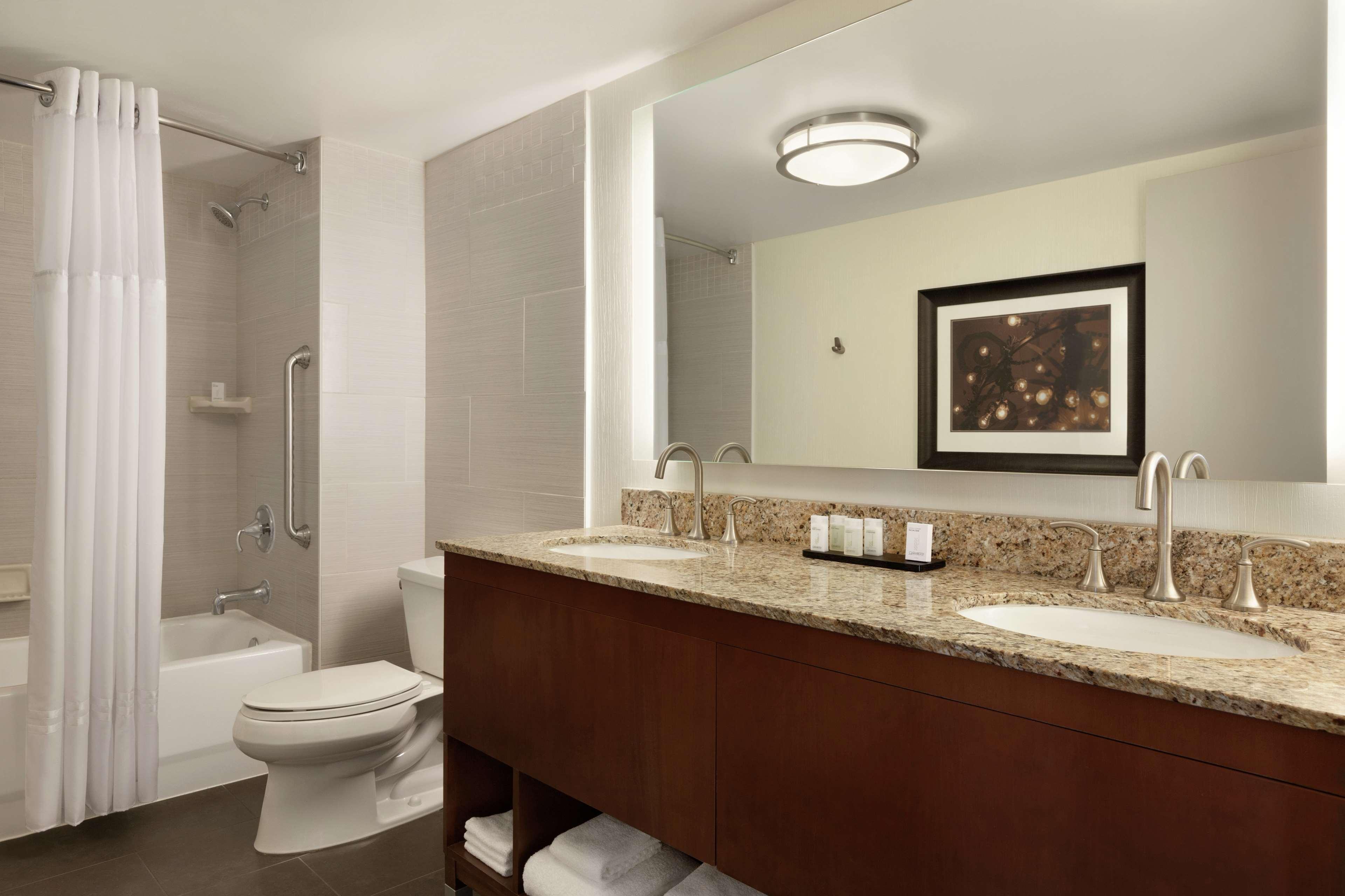 Embassy Suites by Hilton Baltimore Inner Harbor - photo 35