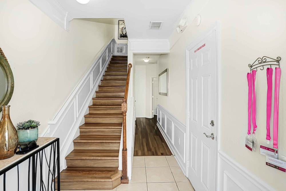 Spacious Townhome W patio & Garage Sleeps10 - photo 2