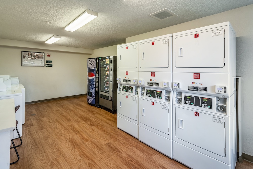 HomeTowne Studios by Red Roof Spokane Valley - photo 15