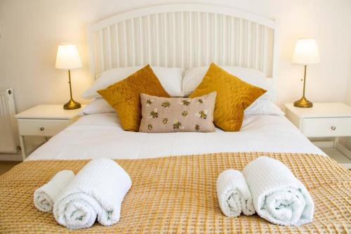 Cathedral Views Grade II Listed Mews Cottage — 4-Star Luxury Hotel in Salisbury, United Kingdom