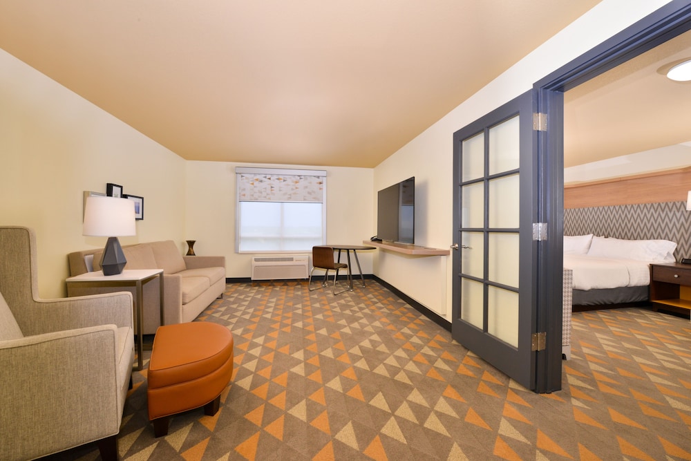 Holiday Inn Kansas City Airport by IHG - photo 17