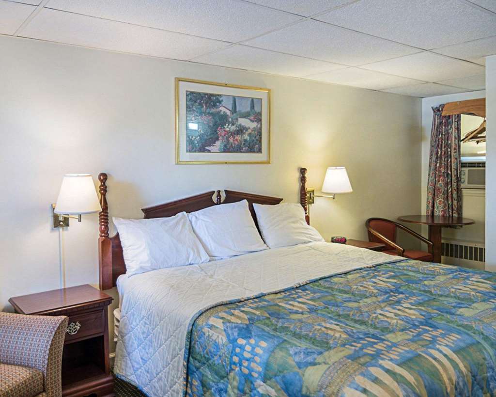 Econo Lodge Westminster MA - photo 13