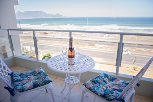 Bloubergstrand Beachfront Apartment with Secure Garage and Pool