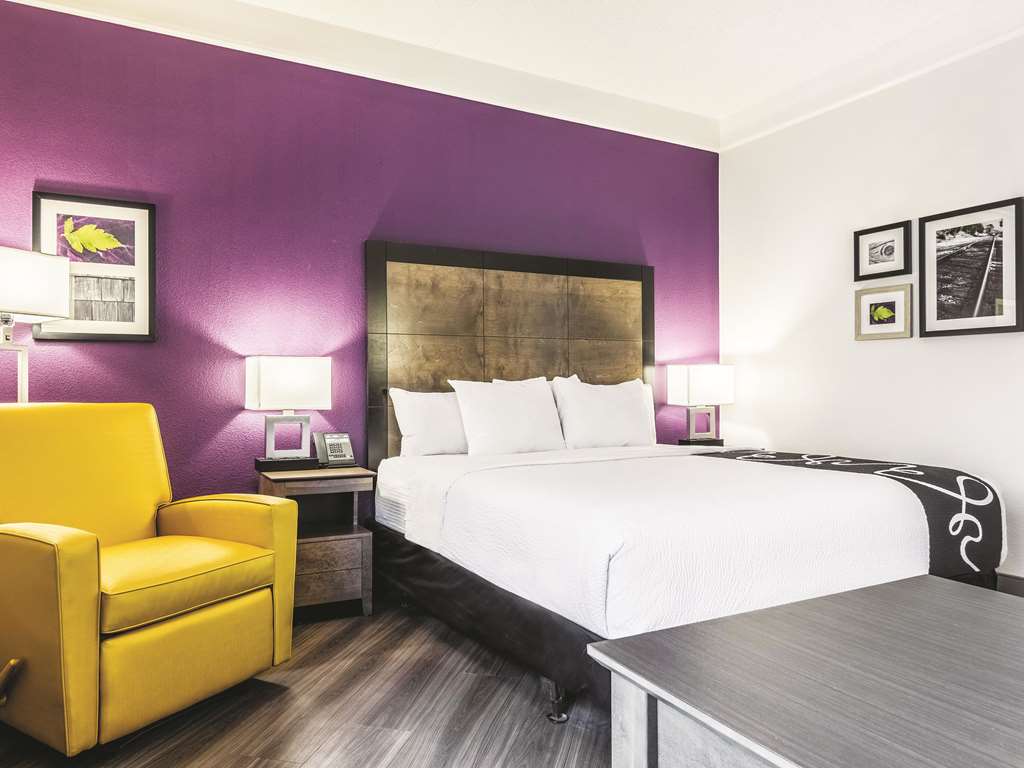 La Quinta Inn & Suites by Wyndham Shreveport Airport - photo 22